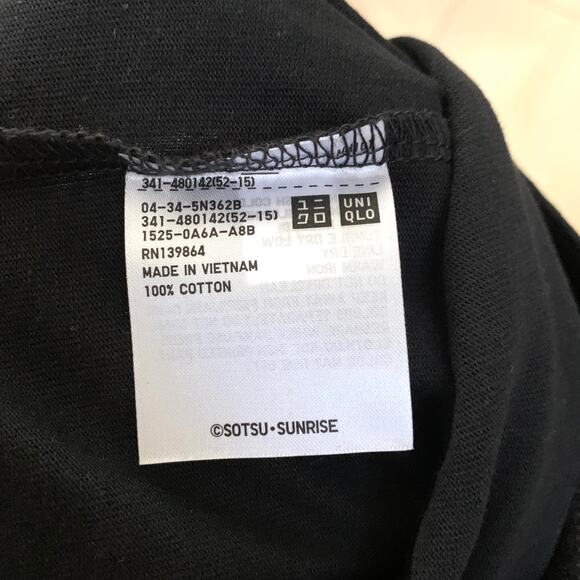 Uniqlo Mobile Suit GUNDAM 45th Anniversary UT Graphic T-Shirt in Black - Picture 13 of 14